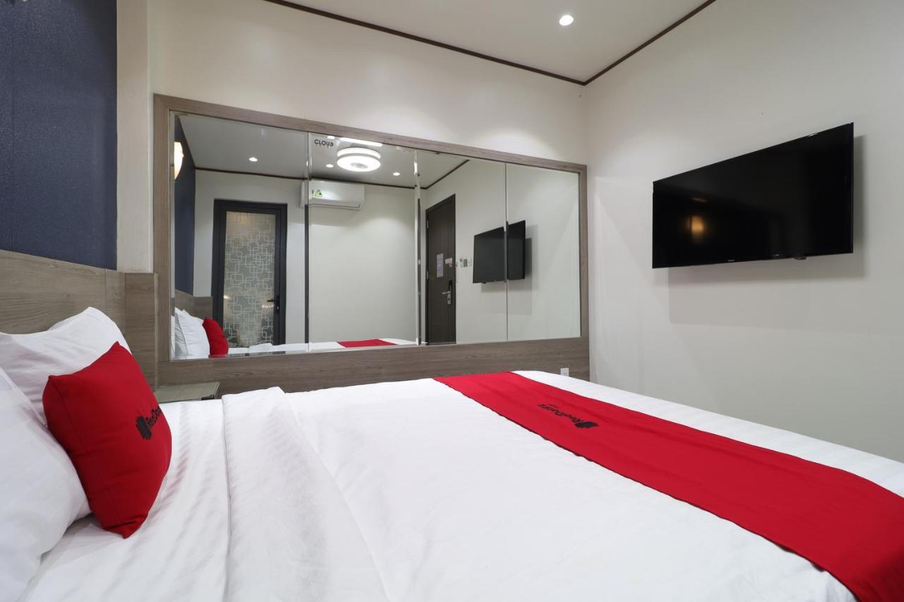 Reddoorz Plus & Cloud 9 Quang Trung Hotel Cidade de Ho Chi Minh Exterior foto